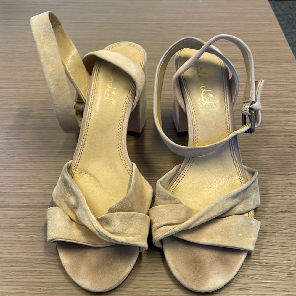 Splendid nude heeled sandal
